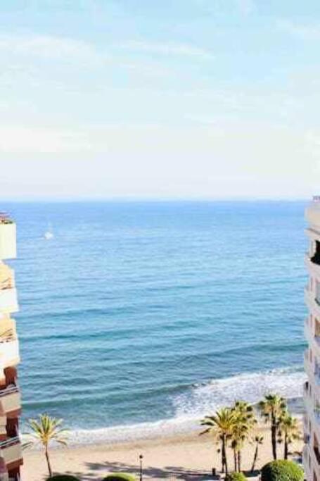 Large Modern Beach Front Apartment, Rooftop Pool!! Marbella Eksteriør billede