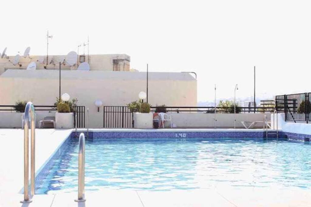 Large Modern Beach Front Apartment, Rooftop Pool!! Marbella Eksteriør billede